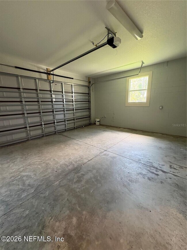 Building Photo - 20 Eton Ln