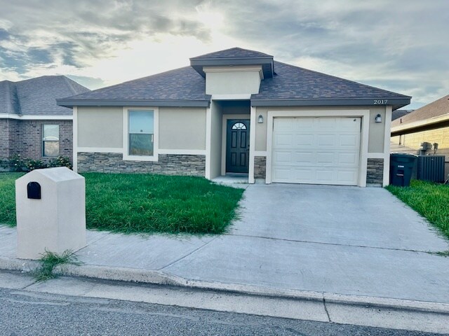 Building Photo - 2017 Treasure Oaks Dr