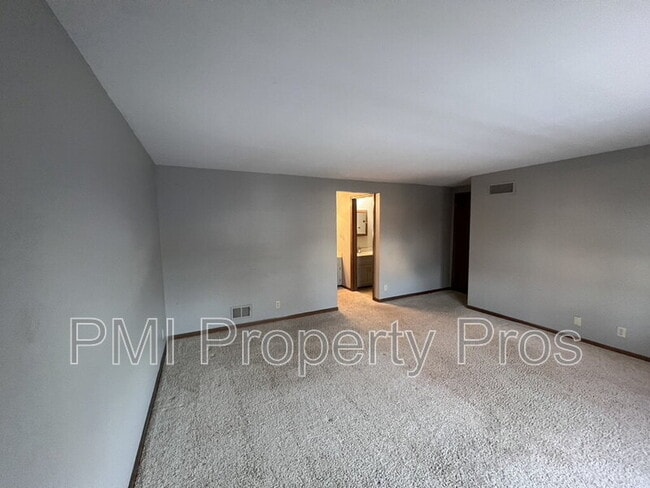 Building Photo - 3204 Chateau Ct