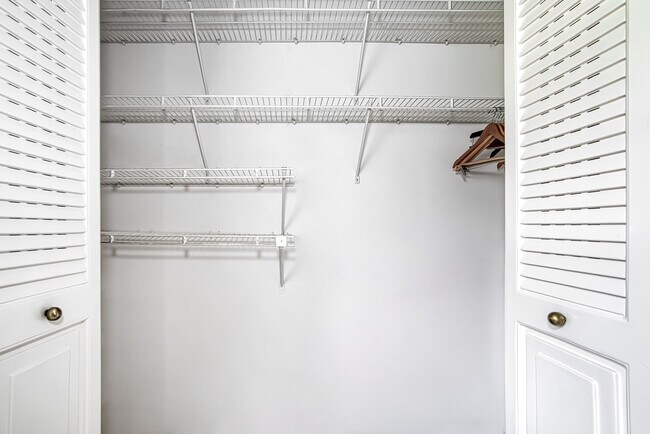 Building Photo - 438 Mansfield K