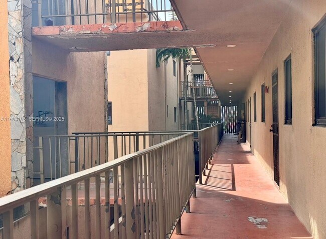 Building Photo - 6055 W 19th Ave