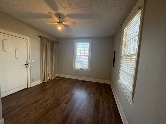 Building Photo - 1020 Adams St