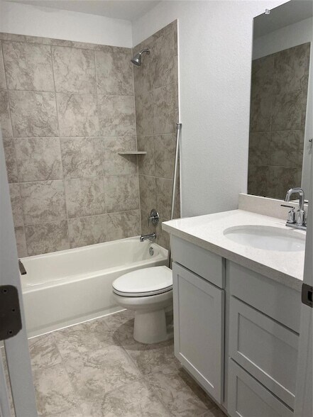 Building Photo - 497 Papaya Dr