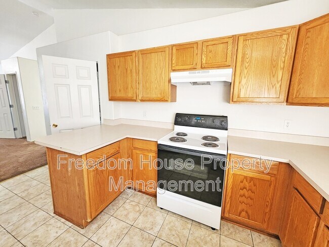 Building Photo - 2321 E Calvada Blvd
