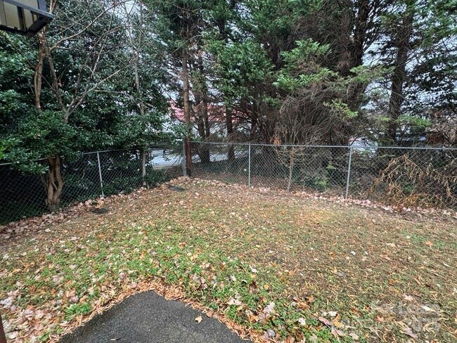 Building Photo - 19612 Oak St