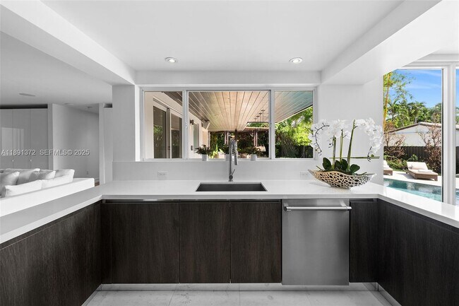 Building Photo - 575 Bay Point Rd