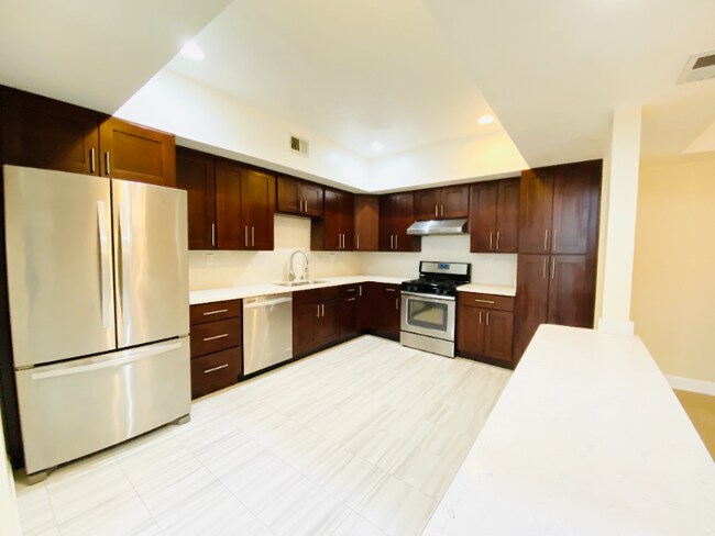 Building Photo - 10630 Wilkins Ave