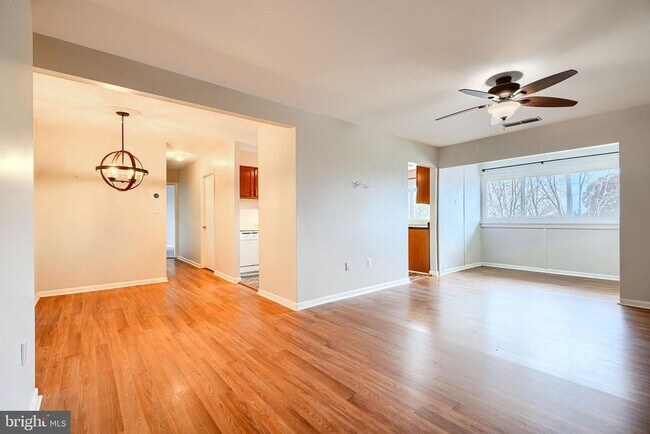 Building Photo - 130 Royal Oak Dr