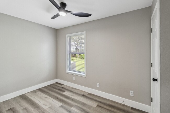 Building Photo - 1000 W Thomas Ave