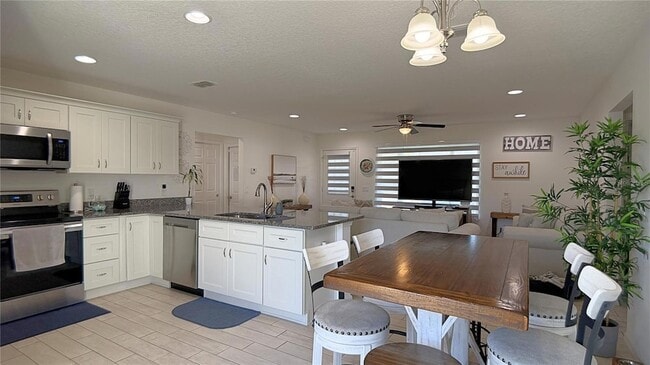 Building Photo - 35 Laurel Course