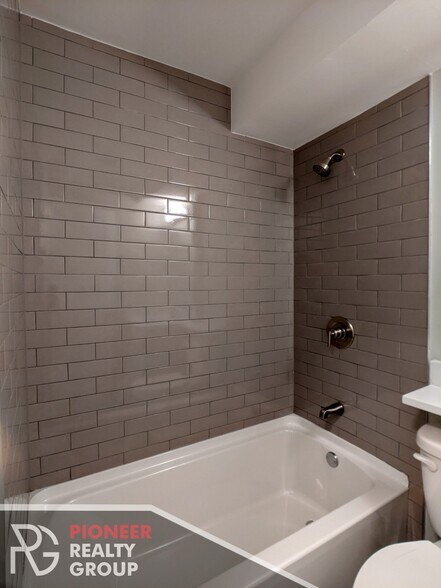 Building Photo - 456 W Barry Ave