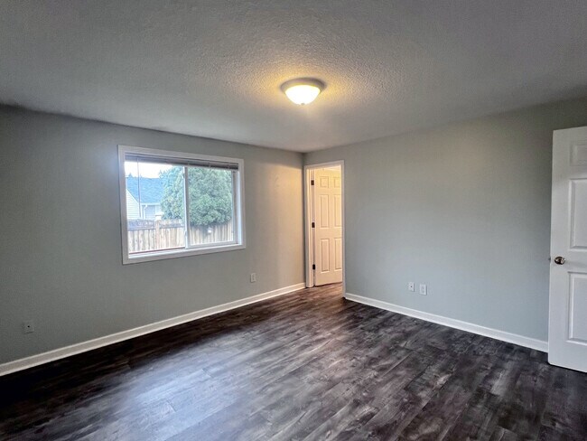 Building Photo - 15807 NE 86th Cir