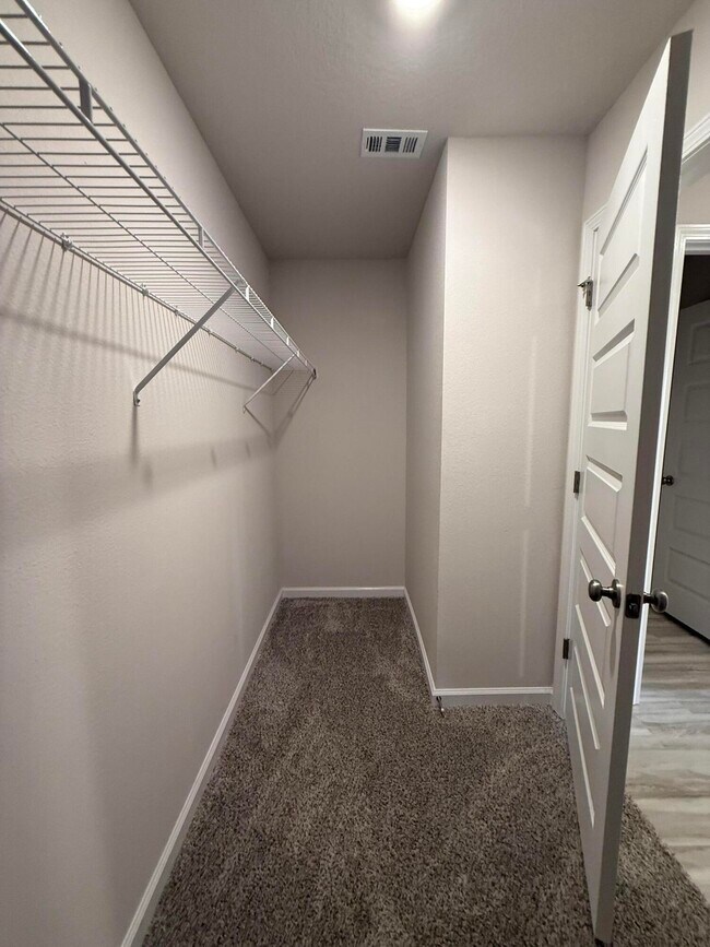 Building Photo - 2800 Tallgrass Ct