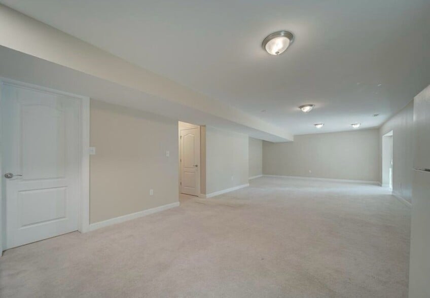 Building Photo - 18413 Cedar Dr