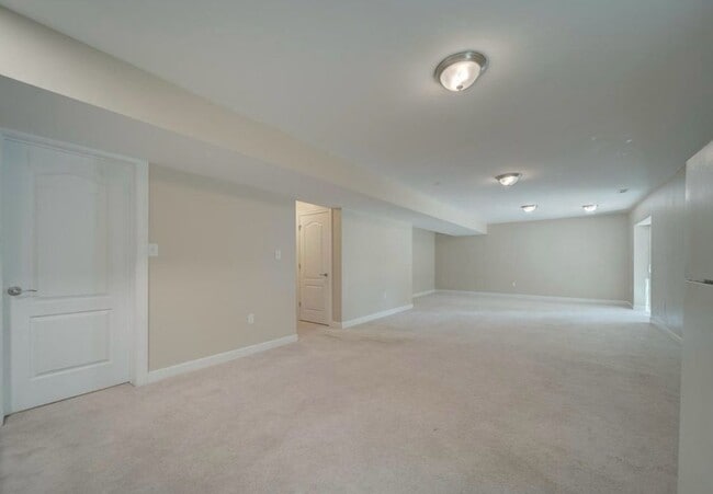 Building Photo - 18413 Cedar Dr