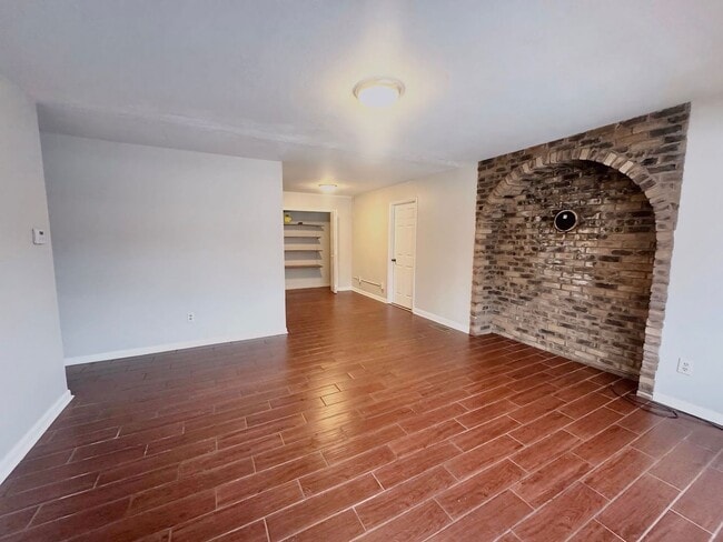 Building Photo - 3 Bedroom House