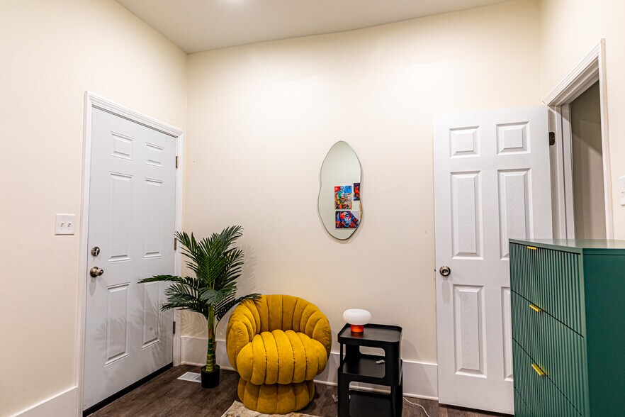 Building Photo - 2325 5th Ave