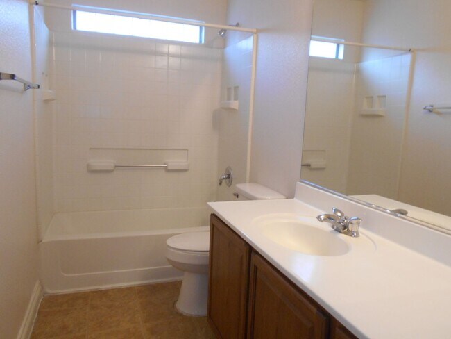 Building Photo - Stunning 4 Bedroom Home in North Las Vegas!