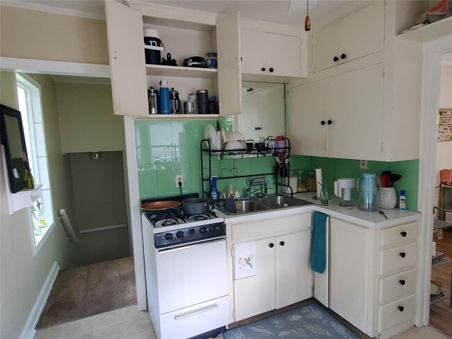 Building Photo - 918 E 37th St