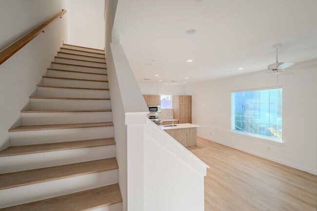 Building Photo - Stunning Modern Townhomes Newer Construction :: Henderson & Greenville Ave area