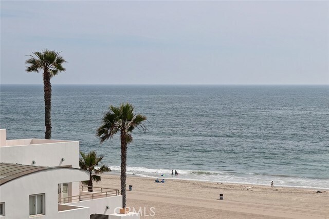 Building Photo - 3208 Ocean Dr