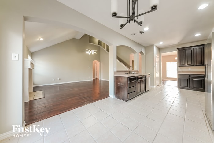 Building Photo - 3108 Silver Creek Dr
