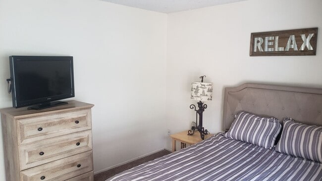 Building Photo - Charming Fully Furnished 2 Bed, 2 Bath Con...