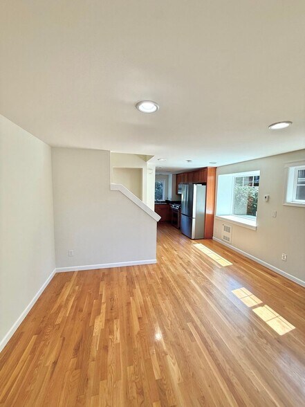 Building Photo - 7114 California Ave SW