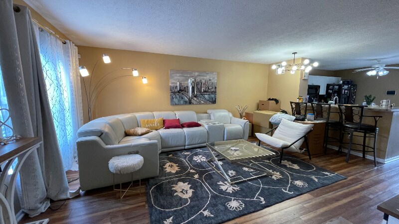 Building Photo - 593 Lazelle Rd