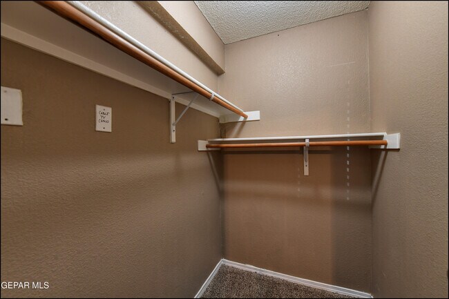 Building Photo - 3404 Blue Earth Ln