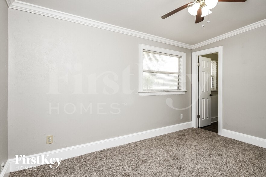 Building Photo - 8013 Powell Dr