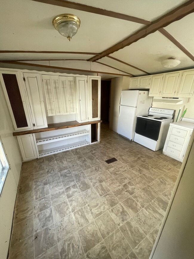 Building Photo - Embers East 2 bedroom 1 bath