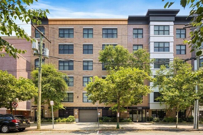 Building Photo - 1325 Adams St