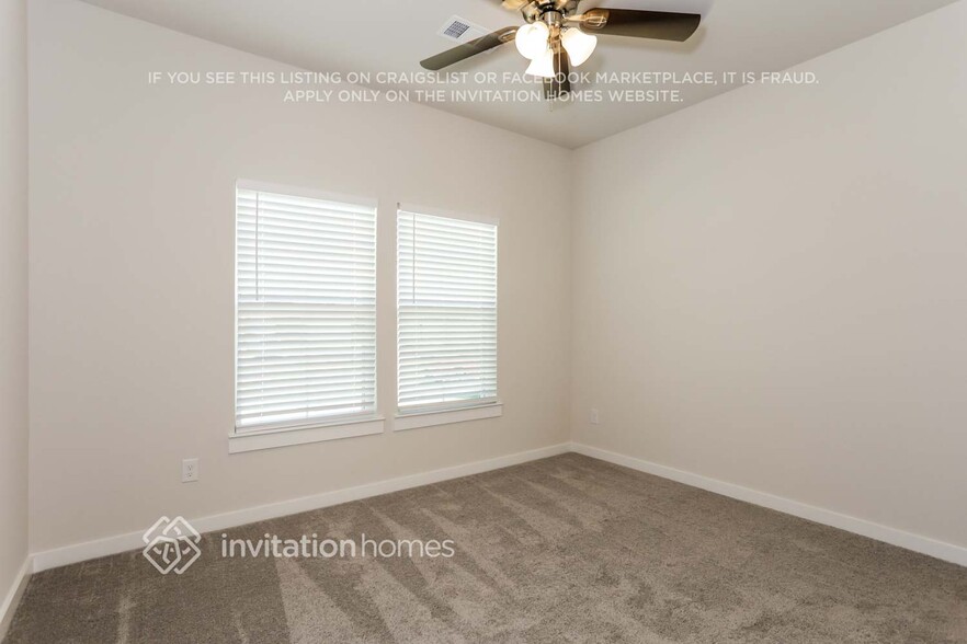 Building Photo - 419 Amberville Dr