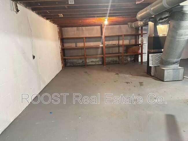 Building Photo - 1545 Garling Ave