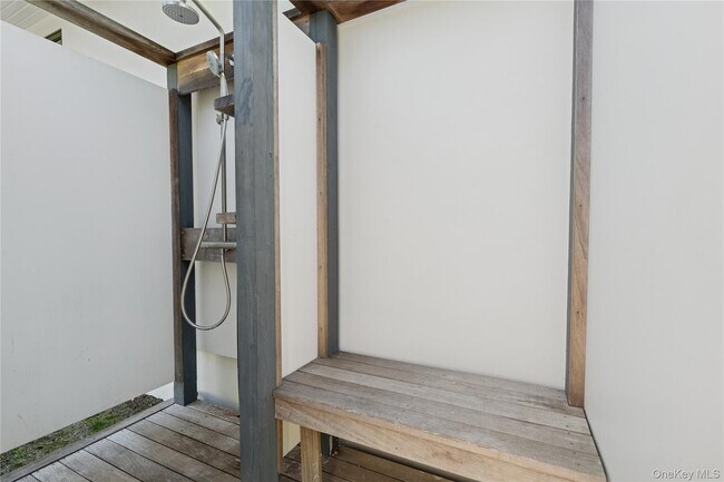 Building Photo - 13 Sherwood Rd