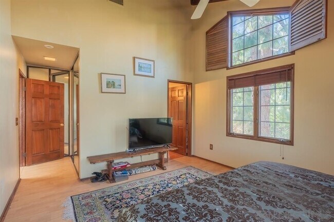 Building Photo - 8642 Villa La Jolla Dr