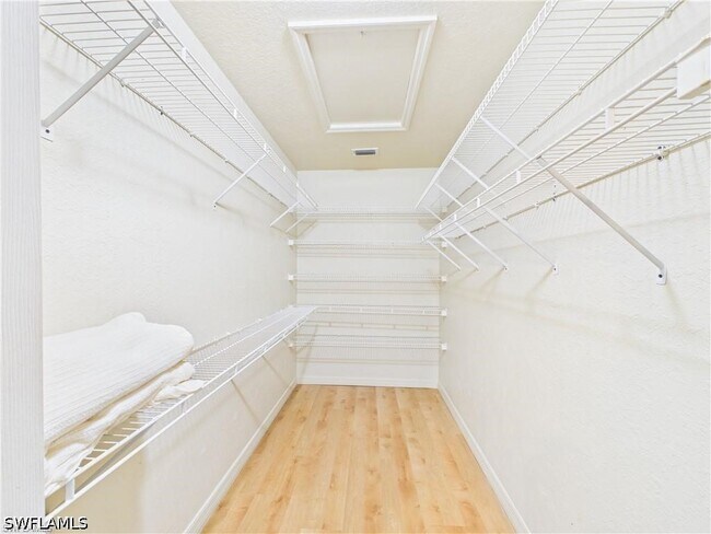 Building Photo - 1704 Royal Cir