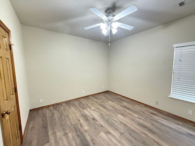 Building Photo - Right On The Green- 3 Bedroom Updated Home on Battle Creek