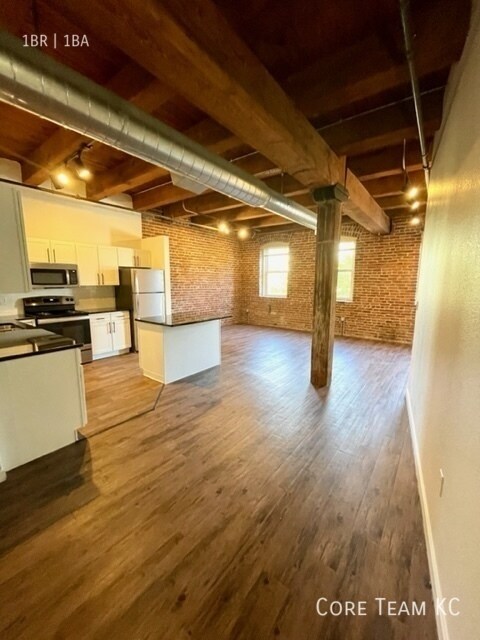 Building Photo - 204 Walnut St