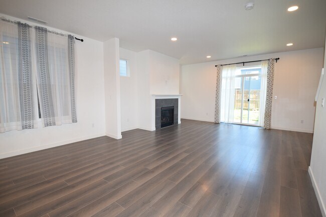 Building Photo - 828 S 24th Ave