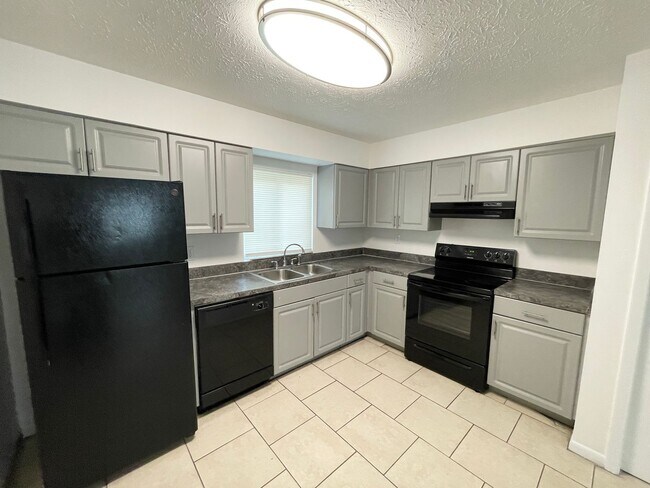 Building Photo - The Grove Floor Plan- Updated 2BD, 1BTH