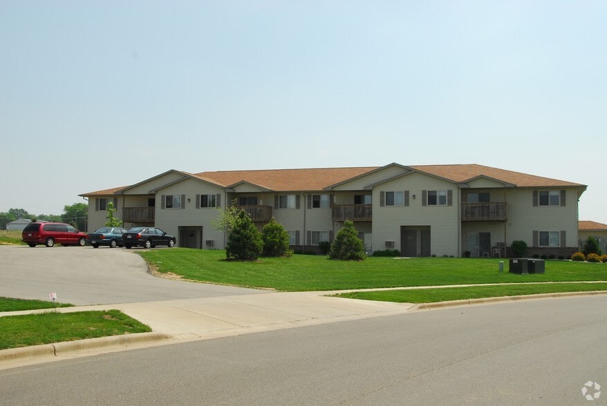 Pondview Apartments 285 Tamarack Dr Lake Mills WI 53551 Apartment