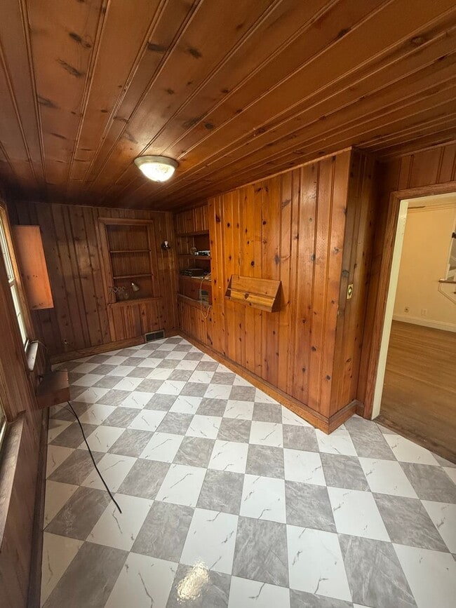 Building Photo - 3821 Staunton Ave SE