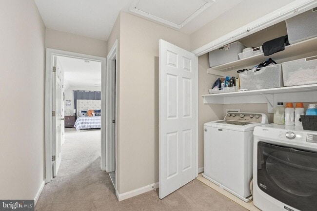 Building Photo - 6355 Willowfield Way