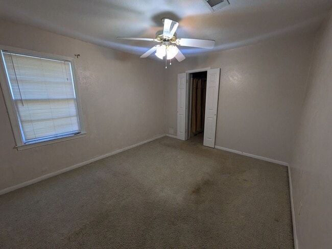 Building Photo - 717 Riffle Ave