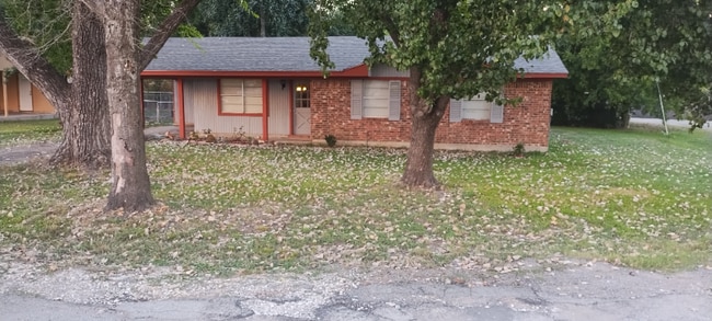 Building Photo - 441 Mockingbird Ln