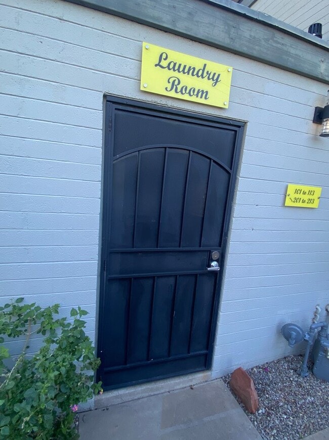 Building Photo - 2 Bedroom 2 Bathroom in Central Phoenix