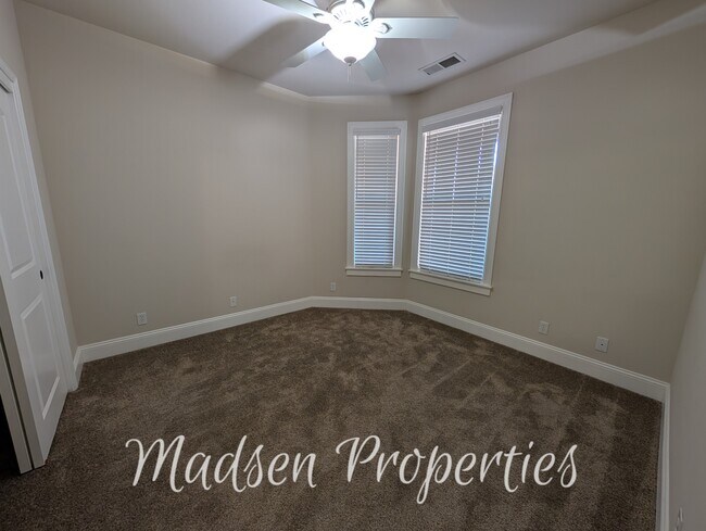 Building Photo - 7 Redeemers Loop