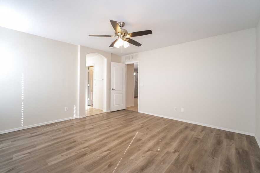 Building Photo - 806 S 122nd Ln